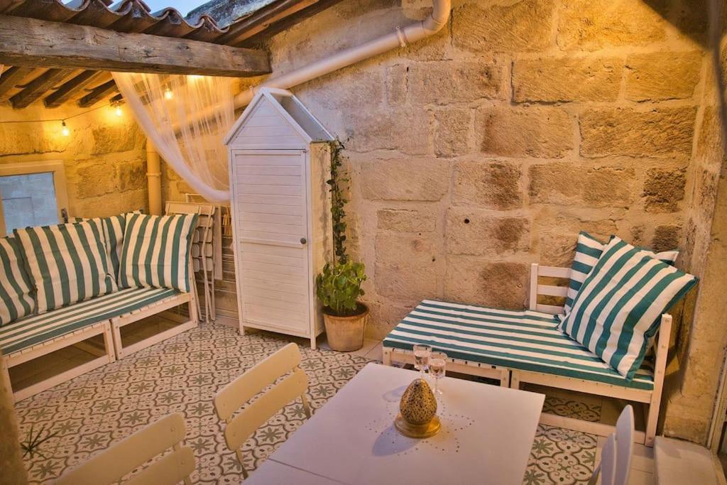 Appartement-Terrasse Centre Historique Uzès المظهر الخارجي الصورة